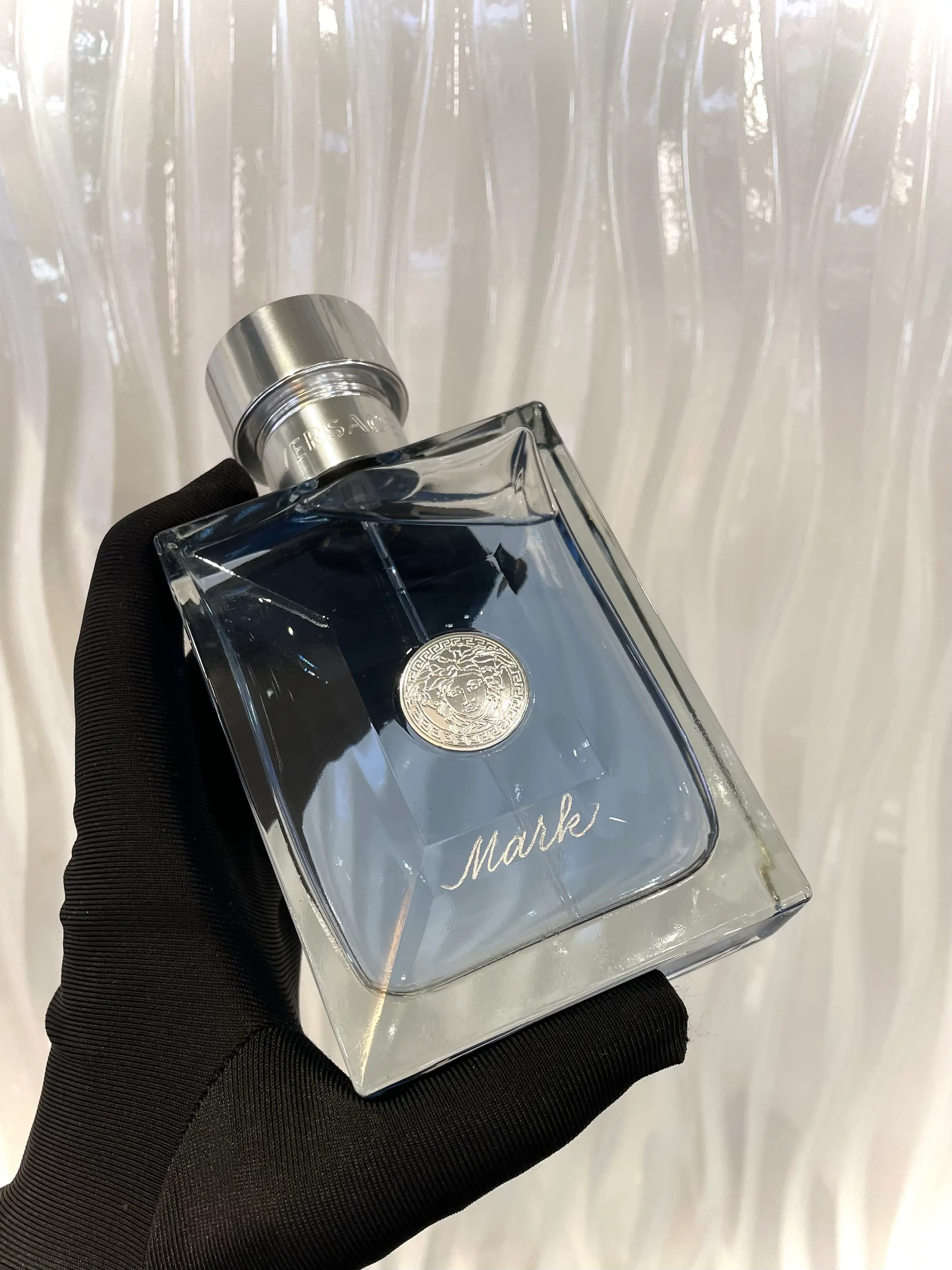 Engraving in Crown Princess boutique Versace