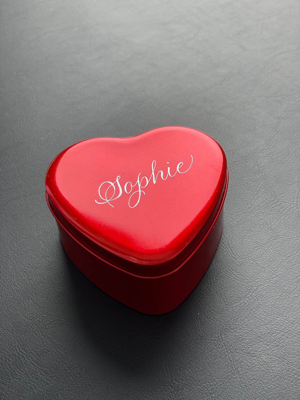 Red heart tin engraving